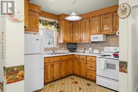 41 Capilano Drive Ottawa ON K2E 6G3
