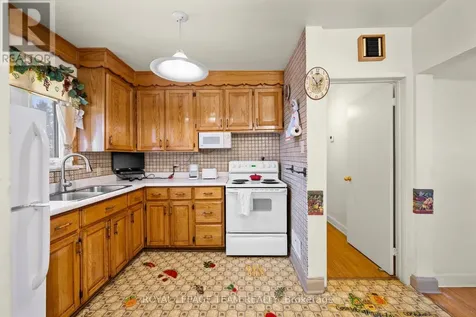 41 Capilano Drive Ottawa ON K2E 6G3