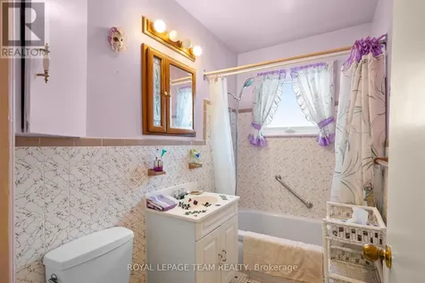 41 Capilano Drive Ottawa ON K2E 6G3