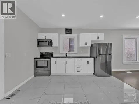 1155 Moy Avenue Windsor ON N9A 2P4