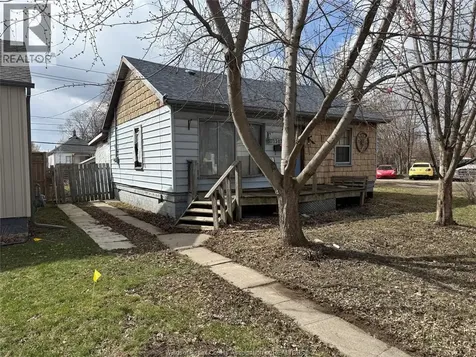 1303 Central Windsor ON N8Y 3V3