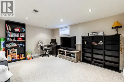 118 Julian Avenue Hamilton ON L8H 5R7