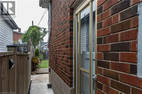 118 Julian Avenue Hamilton ON L8H 5R7