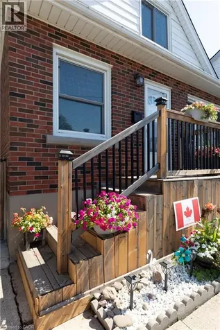 118 Julian Avenue Hamilton ON L8H 5R7