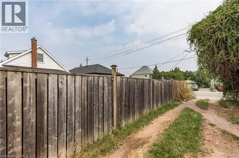 118 Julian Avenue Hamilton ON L8H 5R7