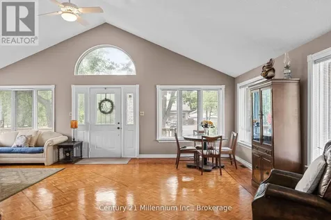 49 32nd Street North Wasaga Beach ON L9Z 2C4