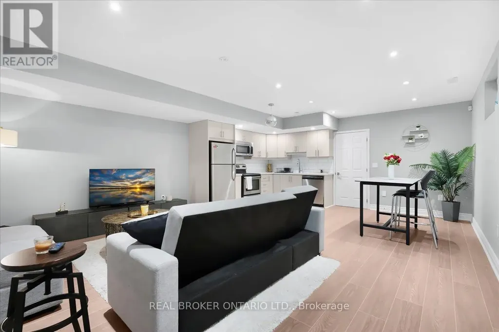 25A Mystic Avenue Toronto (oakridge) ON M1L 4G8