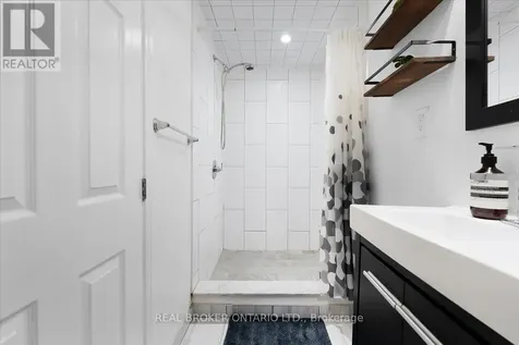25A Mystic Avenue Toronto (oakridge) ON M1L 4G8