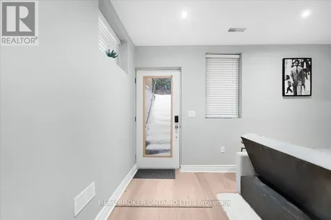 25A Mystic Avenue Toronto (oakridge) ON M1L 4G8