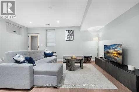 25A Mystic Avenue Toronto (oakridge) ON M1L 4G8