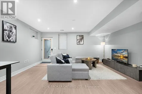 25A Mystic Avenue Toronto (oakridge) ON M1L 4G8