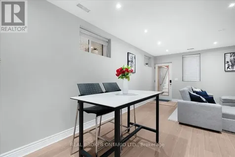 25A Mystic Avenue Toronto (oakridge) ON M1L 4G8