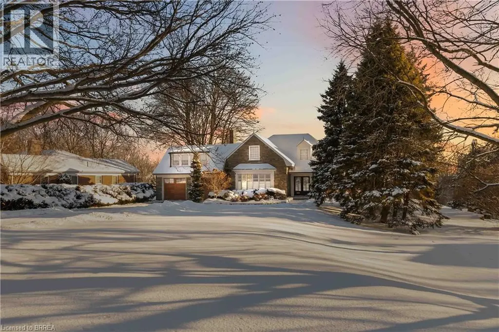 8 Tutela Heights Road Brantford ON N3T 1A1