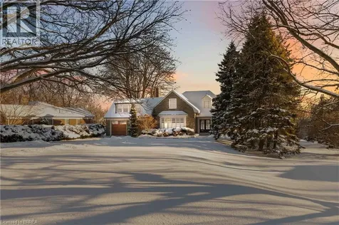 8 Tutela Heights Road Brantford ON N3T 1A1