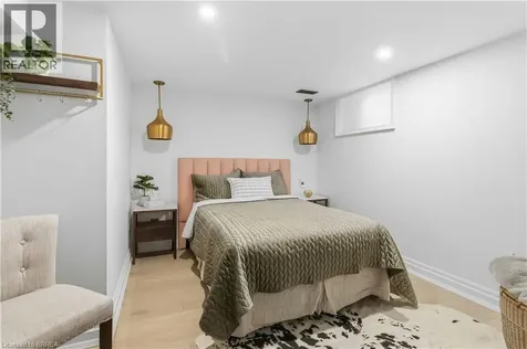 8 Tutela Heights Road Brantford ON N3T 1A1