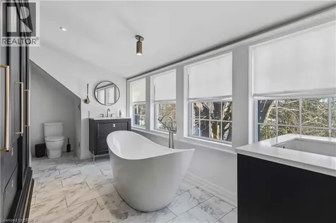 8 Tutela Heights Road Brantford ON N3T 1A1