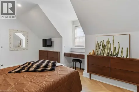 8 Tutela Heights Road Brantford ON N3T 1A1