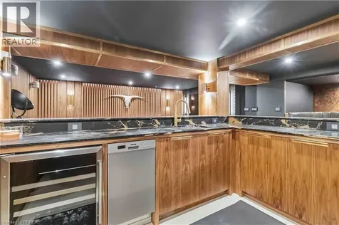 8 Tutela Heights Road Brantford ON N3T 1A1