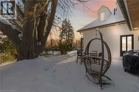 8 Tutela Heights Road Brantford ON N3T 1A1