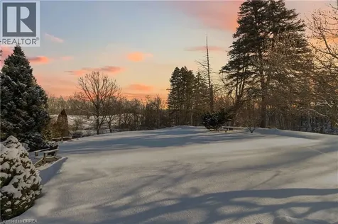 8 Tutela Heights Road Brantford ON N3T 1A1