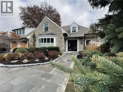 8 Tutela Heights Road Brantford ON N3T 1A1