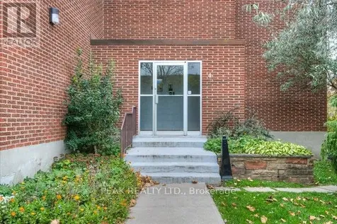 4 Avalon Place Kitchener ON N2M 4N6