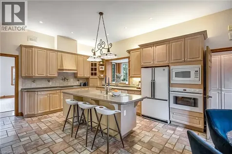 103 Tutela Heights Road Brantford ON N3T 1A4