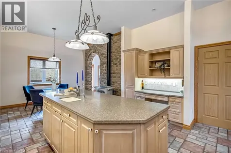 103 Tutela Heights Road Brantford ON N3T 1A4