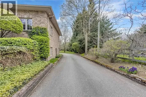 103 Tutela Heights Road Brantford ON N3T 1A4