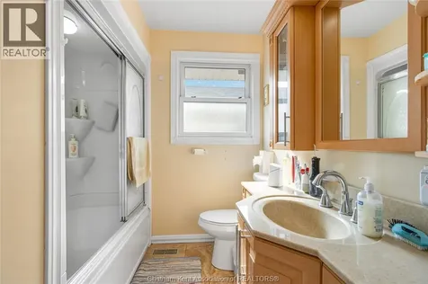 410 Mcnaughton Avenue East Chatham ON N7L 2G9