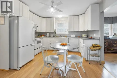 410 Mcnaughton Avenue East Chatham ON N7L 2G9