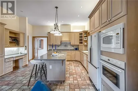 103 Tutela Heights Road Brantford ON N3T 1A4