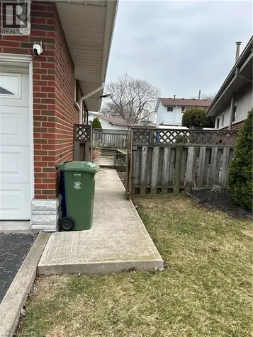 34 Ranchdale Drive Hamilton ON L8V 2M1