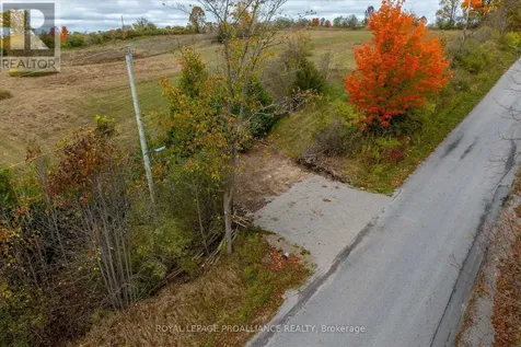 Lot Centre Line Selwyn ON K0L 2H0