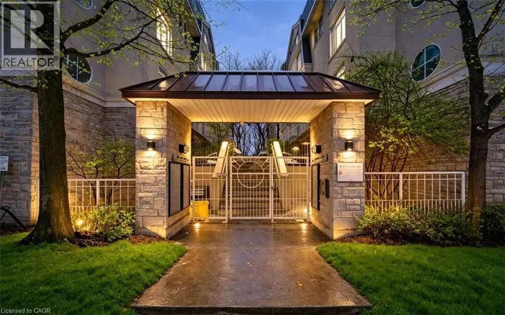 28 Stadium Road Toronto ON M5V 3P4