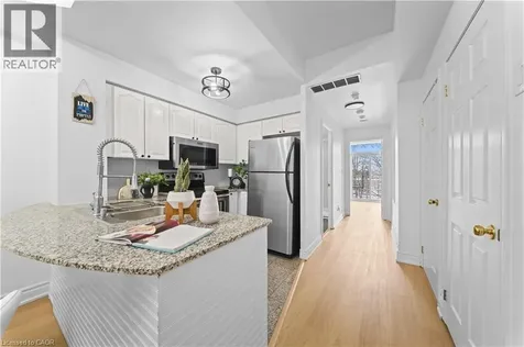 28 Stadium Road Toronto ON M5V 3P4