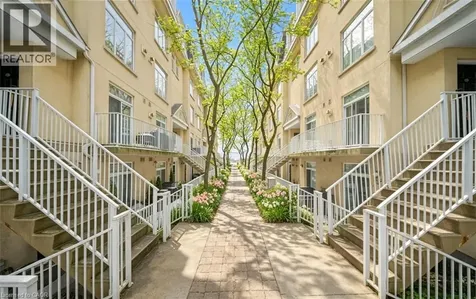 28 Stadium Road Toronto ON M5V 3P4