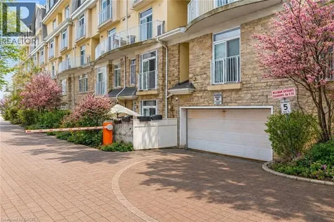 28 Stadium Road Toronto ON M5V 3P4