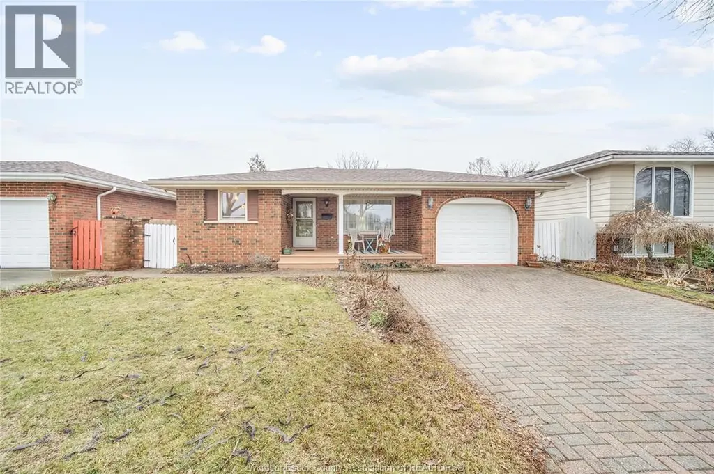 10682 Keating Crescent Windsor ON N8R 1T5