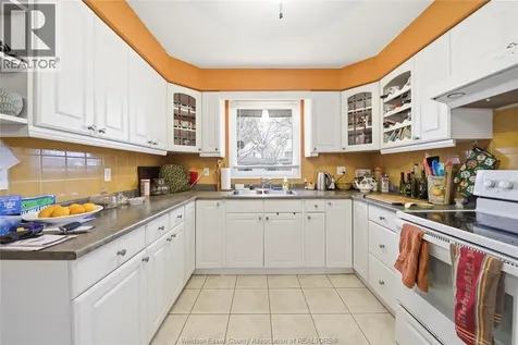 10682 Keating Crescent Windsor ON N8R 1T5