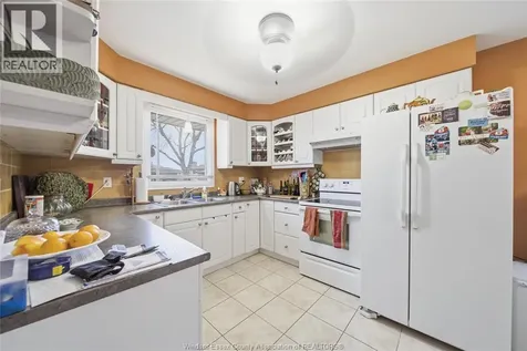10682 Keating Crescent Windsor ON N8R 1T5
