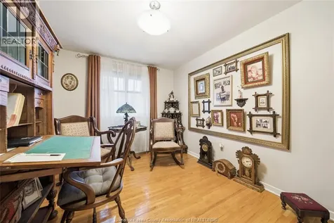 10682 Keating Crescent Windsor ON N8R 1T5