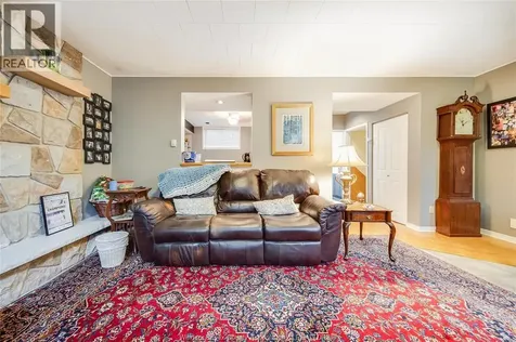 10682 Keating Crescent Windsor ON N8R 1T5