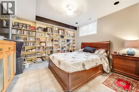 10682 Keating Crescent Windsor ON N8R 1T5