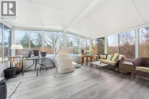 10682 Keating Crescent Windsor ON N8R 1T5