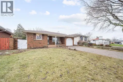 10682 Keating Crescent Windsor ON N8R 1T5