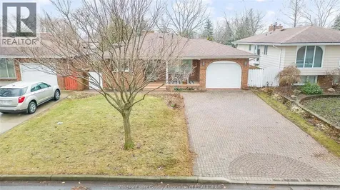 10682 Keating Crescent Windsor ON N8R 1T5
