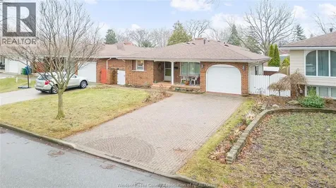 10682 Keating Crescent Windsor ON N8R 1T5