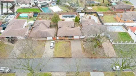 10682 Keating Crescent Windsor ON N8R 1T5