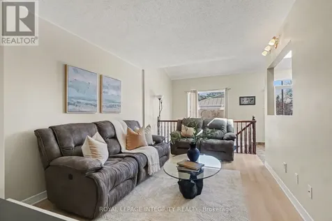 52 Blackdome Crescent Ottawa ON K2T 1A9